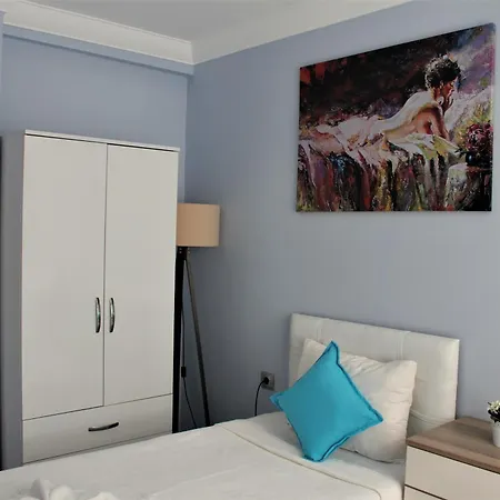 Mavi Restaurant & 1 Apartment