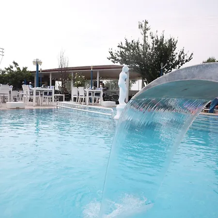 Mavi Restaurant & 1 דירה *